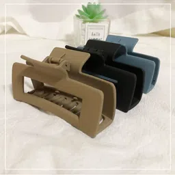 Krelin Women Set Of 3 Matte Rectangular Claw Clips image 2