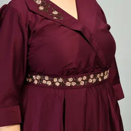 PrettyPlus by Desinoor.com Pleated Beads and Stones Kurta with Trousers image 2