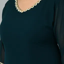 PrettyPlus by Desinoor.com Plus Size V-Neck Regular Kurta with Palazzos & With Dupatta image 2