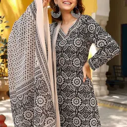 7Threads Ethnic Motifs Printed Straight Kurta with Trousers & Dupatta image 5
