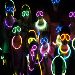 CHOCOZONE Pack Of 466 Multi-Colored Light-Up Glow Sticks Festive Decor image 3