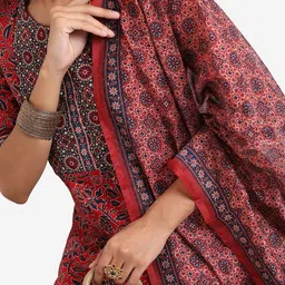 Vishudh Floral Printed Regular Kurta with Trousers & With Dupatta image 2