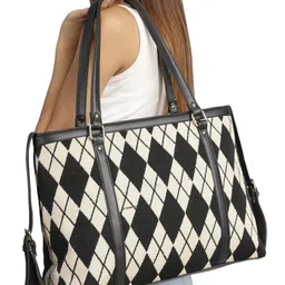MINI WESST Printed Structured Tote Bag with Quilted-22