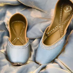 YASSIO Women Ethnic Embellished Mojaris Flats-picture-35