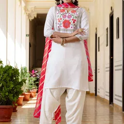 SKYLEE Women Floral Embroidered Kurta with Salwar & Dupatta-26