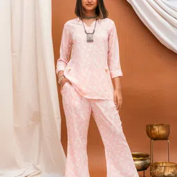 Svamsa Printed Top With Trouser Co-Ords-picture-6