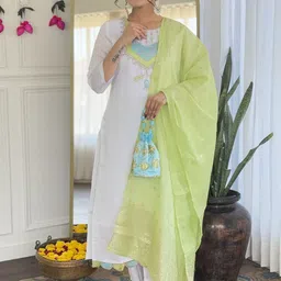 CHANDALIYO Floral Yoke Design Sequinned Straight Kurta With Trousers & Dupatta-picture-16