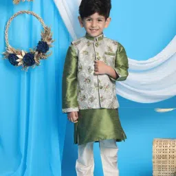 VASTRAMAY Boys Green Embroidery Full Sleeves Kurta Sets-picture-33