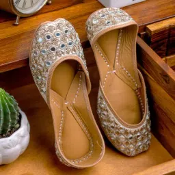 NR by Nidhi Rathi Women's Cream Ethnic Juttis-image-58