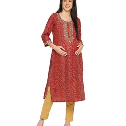 Mom for sure by Ketki Dalal Three Fourth Sleeves Bandhani Design & Mirror Work Embellished Maternity Kurta With Concealed Zipper Nursing Access - Maroon-picture-10