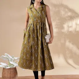 Anouk Paisley Printed Lapel Collar Sleeveless A-Line Kurta-12