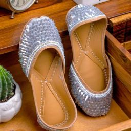 NR by Nidhi Rathi Women's Silver Ethnic Juttis-image-6