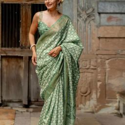Mirchi Fashion Green Silk Blend Geometric Printed Saree For Women-picture-20