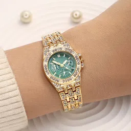 HAUTE SAUCE by Campus Sutra Women Embellished Dial & Stainless Steel Bracelet Style Straps Analogue Watch-77