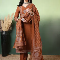 Sangria Women Geometric Printed Cotton Straight Kurta With Trouser & Dupatta-picture-42