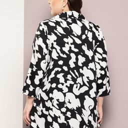 Qurvii+ Plus Size Printed Open Front Shrug image 5