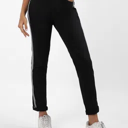 Campus Sutra Women Comfort Relaxed Fit Mid-Rise Stretchable Jeans-picture-45