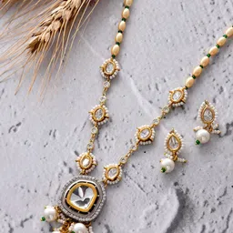 DASTOOR Gold-Plated Kundan Studded & Beaded tJewellery Set-36