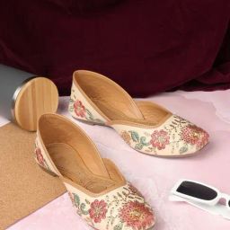 Iconics Women's Cream Ethnic Juttis-image-96