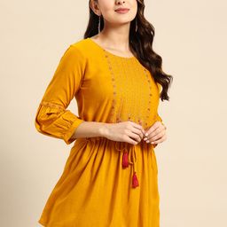 Sangria Floral Embroidered Top-picture-19