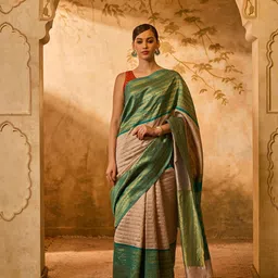 Dhartii Woven Design Checkered Kanjeevaram Saree-23