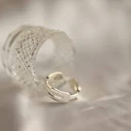 Perfectly Average Linked Ring image 1