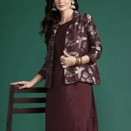 Sangria Ethnic Motifs Brocade Kurta with Trousers with Jacket-picture-9