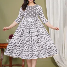 RANGEELO JAIPUR Floral Printed Maternity Anarkali Kurta-image-3