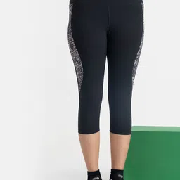 Hunnit Women Floral 3/4 Capri High Rise Tights-image-36