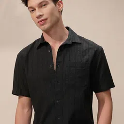 HIGHLANDER Men Textured Spread Collar Cotton Casual Shirt-picture-9
