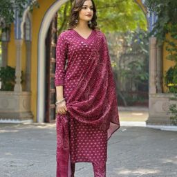 Vaamsi Women Maroon Cotton Blend Floral Printed Straight Kurta Trousers With Dupatta-1