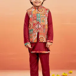 VASTRAMAY Boys Mandarin Collar Regular Kurta With Pyjama & Embroidered Nehru Jacket-16