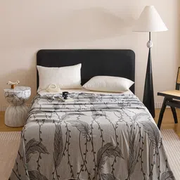 JC HOME Grey & White Floral Printed AC Room Double Bed Quilt-image-89