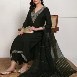 NEW ETHNIC 4 YOU Embroidered Silk Blend Kurta Sets-image-23