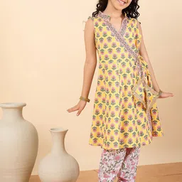 Stylo Bug Girls Floral Printed Angrakha Mandarin Collar Pure Cotton Kurta With Trousers-image-73