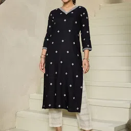 Indo Era Floral Embroidered Thread Work Straight Kurta-29