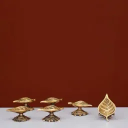 Ekaa Handicrafts Brass Leaf Shaped Small Diya Oil Lamp Deepak (Set Of 6)-picture-11