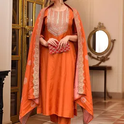 GoSriKi Women Ethnic Motifs Embroidered Regular Thread Work Kurta Sets-image-17