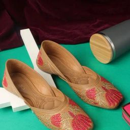 Iconics Women's Tan Ethnic Juttis-image-73