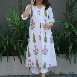 DIVASTRI Women Floral Printed Regular Kurta with Palazzos-49