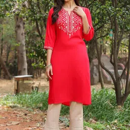 SAVI Floral Yoke Design Notch Neck Thread Work Straight Kurta-image-17