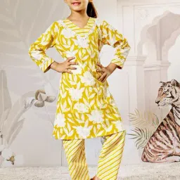 Vastramay Girls Yellow Cotton Regular Fit Floral Print Suit Set-picture-31