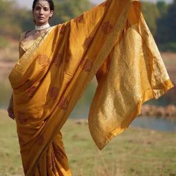 Chidiyaa Gold Dola Silk Block printed Saree-picture-10