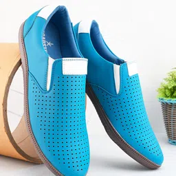 The Roadster Lifestyle Co Men Round Toe Casual Slip-On Sneakers-picture-18