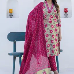 SKYLEE Women Floral Printed Kurta with Trousers & Dupatta-picture-22