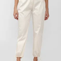 Forever 21 Off White Mid Rise Regular Fit Pants-image-64