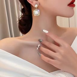 ONUYX Square Studs Earrings image 2