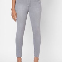 Kraus Jeans Women Skinny Fit High-Rise Light Fade Jeans-picture-42