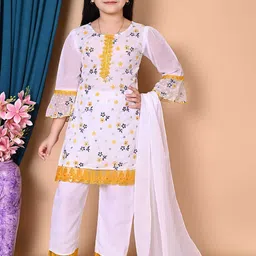 GLAMOUR WORLD GARMENTS Girls Floral Printed Regular Kurta with Palazzos & With Dupatta-image-83
