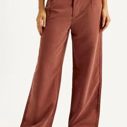 Levis Women Classic Wide Leg Trousers-picture-7